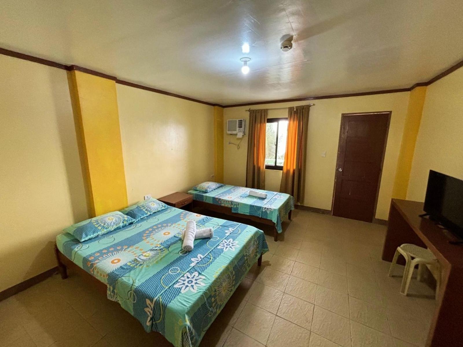White Beach Hotel Puerto Galera Powered By Cocotel Exterior foto