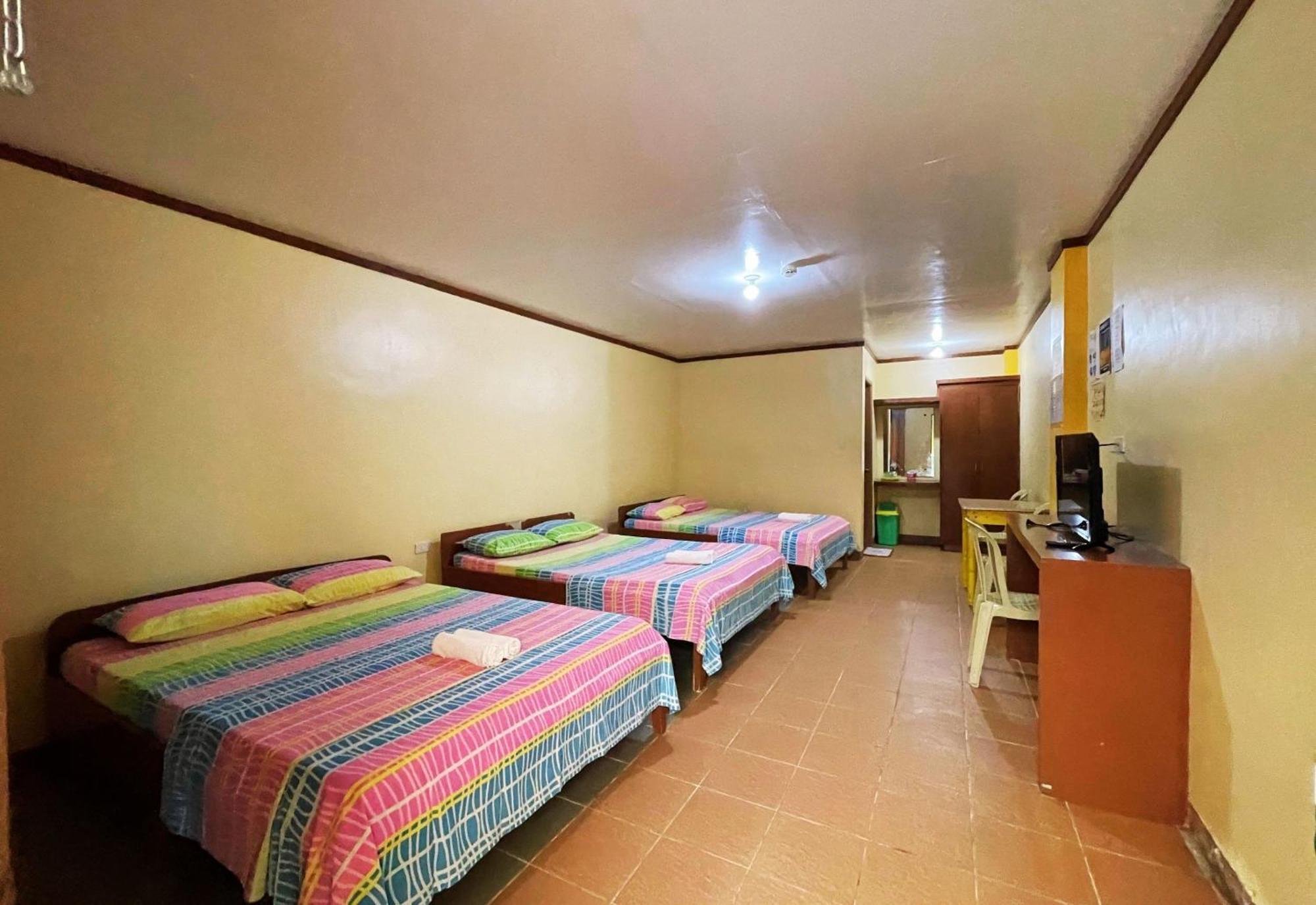 White Beach Hotel Puerto Galera Powered By Cocotel Exterior foto