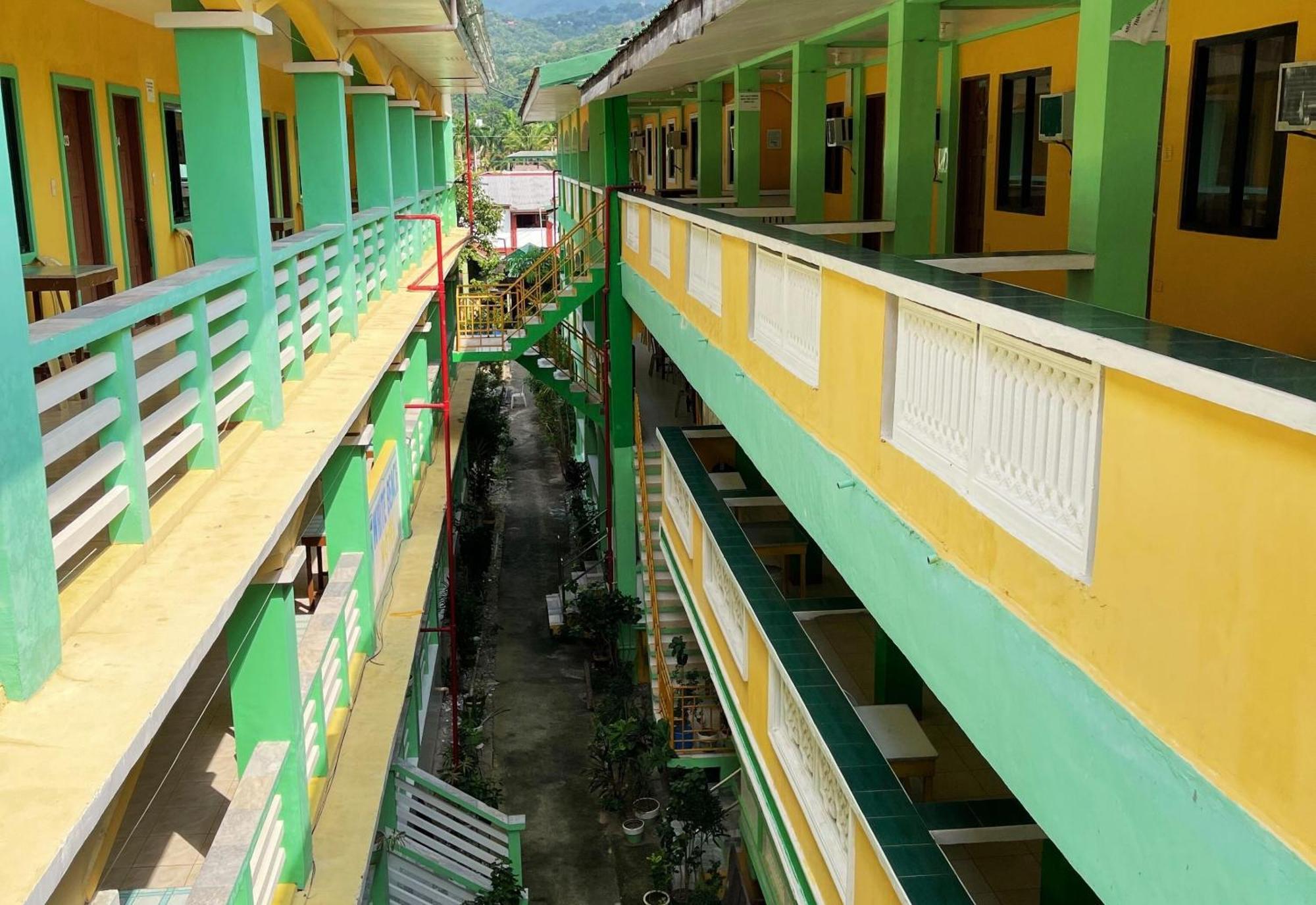 White Beach Hotel Puerto Galera Powered By Cocotel Exterior foto