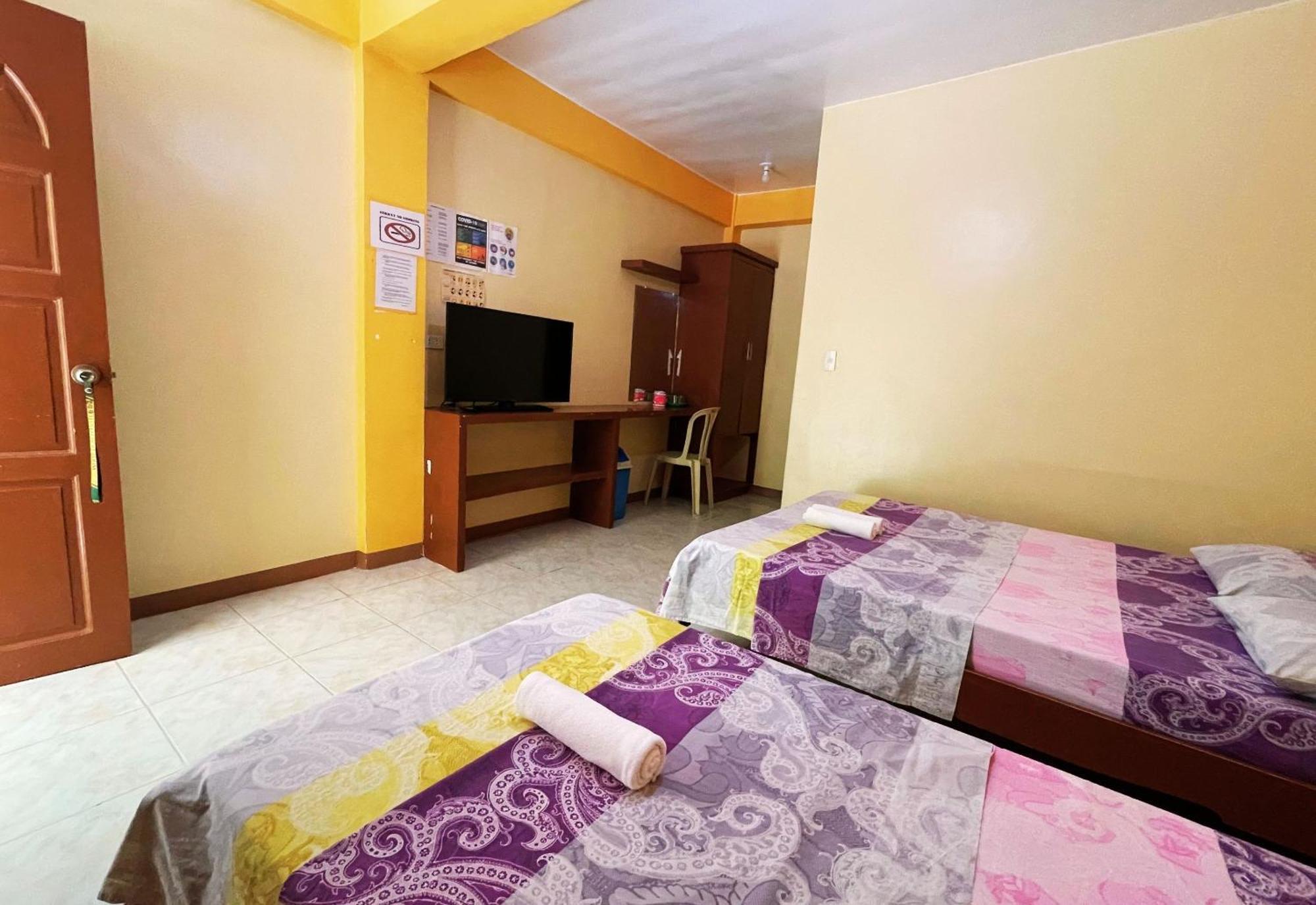 White Beach Hotel Puerto Galera Powered By Cocotel Habitación foto